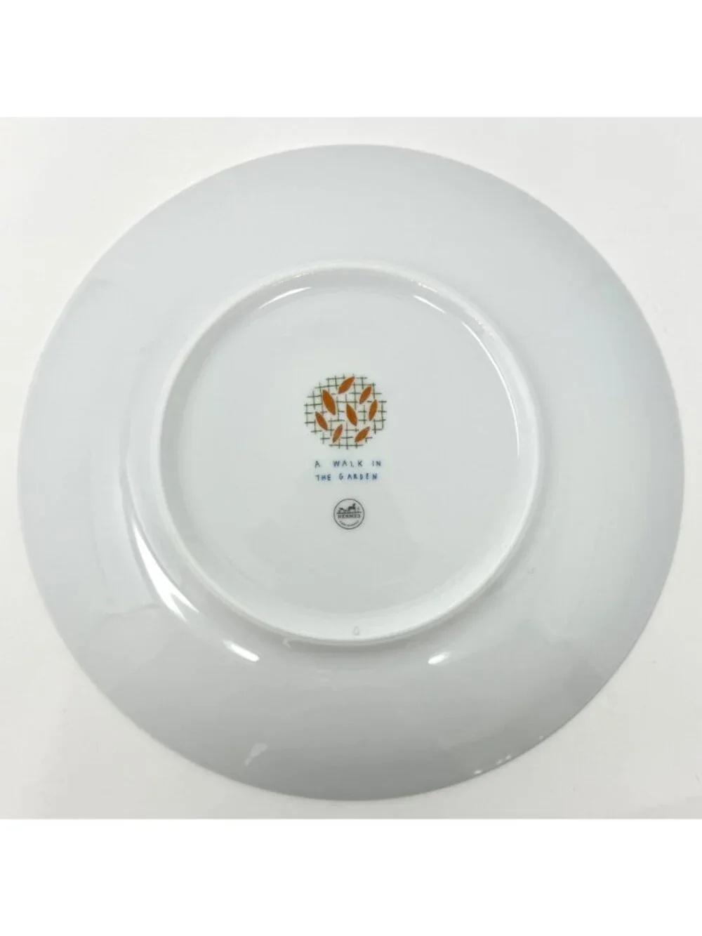 Hermes Round Porcelain A Walk In The Garden Set of 2 Dessert Plates